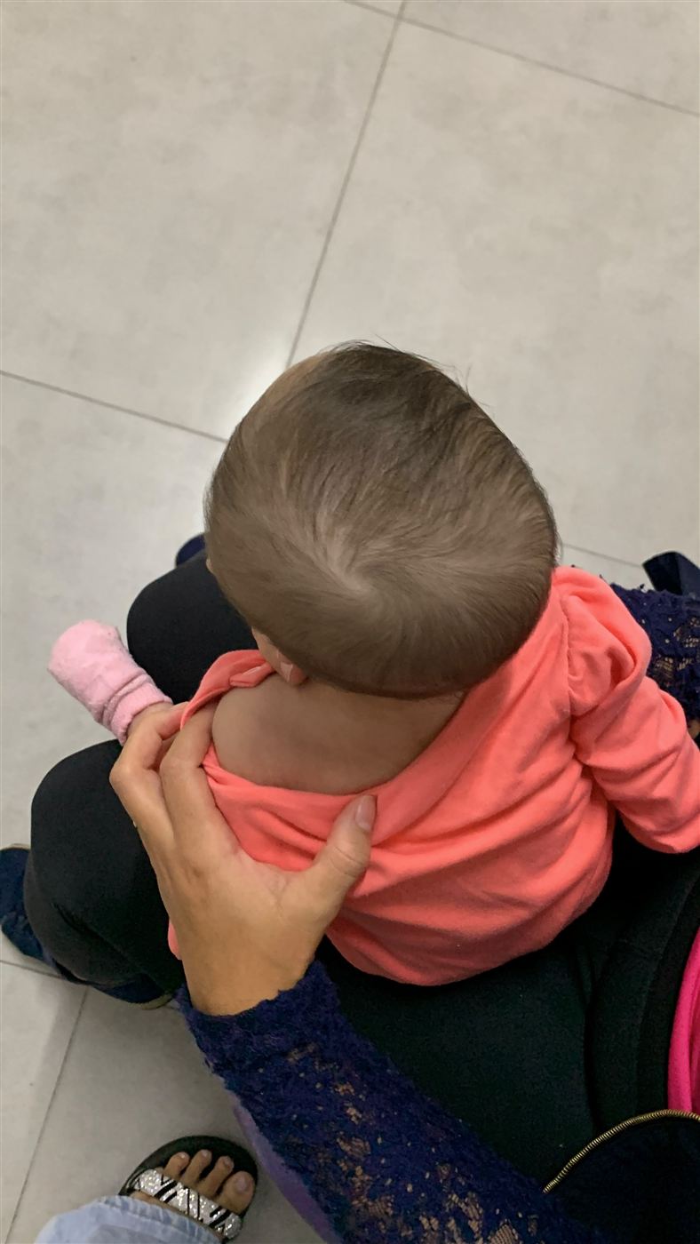 Atendimento de fisioterapia pediátrica com bebê